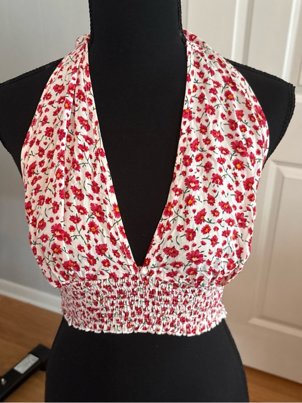 SHEIN White Crop Halter Top with Red Floral Print